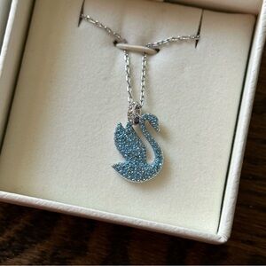 NWT Swarovski Pendant Necklace 🦢💎